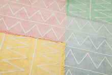 Charger l&#39;image dans la galerie, tapis hippy rose - bleu - jaune - menthe
